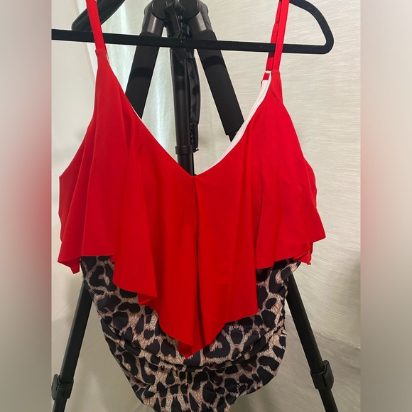 NWOT leopard skin with a red short cape size XL - Picture 2 of 5